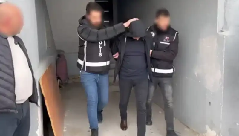 Dört İlde Dört Ayrı Çeteye Büyük Operasyon: Silah ve Patlayıcılar Ele Geçirildi