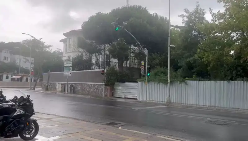 İstanbul'da Sağanak Yağışlar Hayatı Olumsuz Etkiliyor: İşte Son Gelişmeler