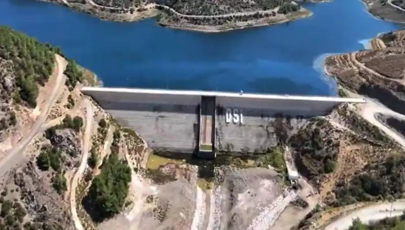 Çeşme’nin Su Hasreti Son Buluyor: Kesintiler Sonrası Yeni Dönem