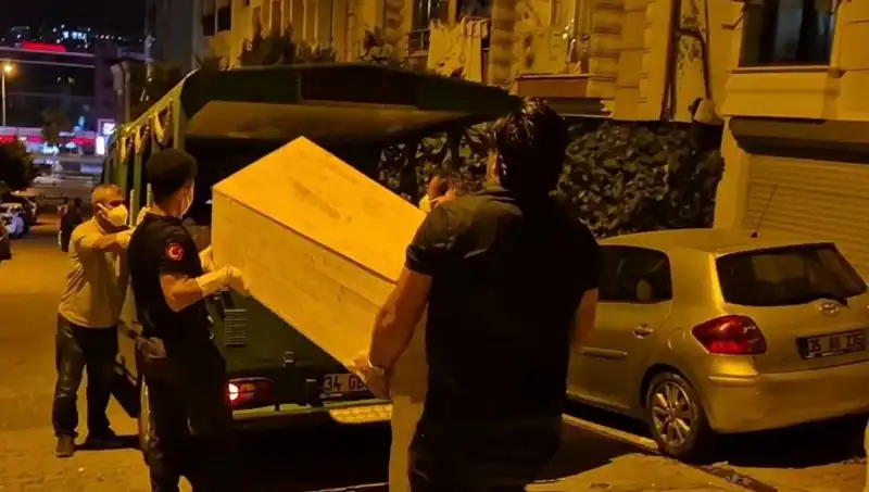Esenyurt'ta Gizemli Ölüm: Kadın Cesedi Bulundu, Olay Yeri İnceleniyor