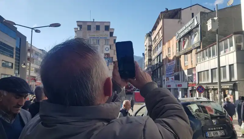 Çatıda Tehlikeli Yarış: Cesaret Ve Doğaüstü Anlar Sır Perdesini Araladı