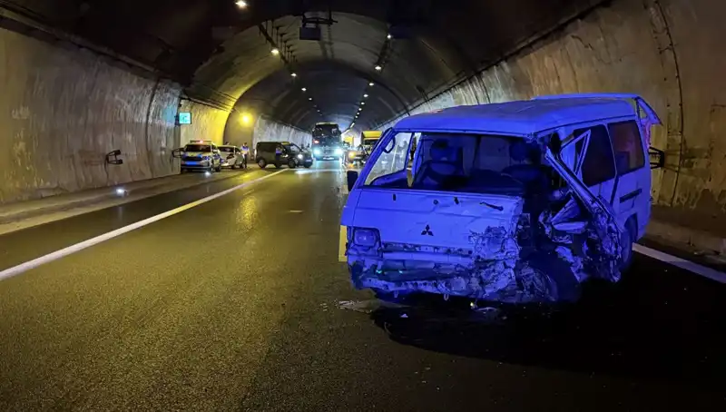 TEM Otoyolunda Zincirleme Kaza: Yaralılar Var, Trafik Durma Noktasına Geldi