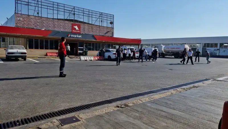 Akaryakıt İstasyonunda Omuz Atma Kavgası! İki Aile Birbirine Girdi