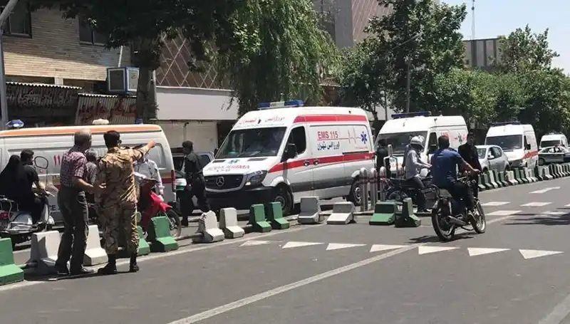 İran'da Silahlı Saldırı: 5 Polis Hayatını Kaybetti, Güvenlik Krizi Derinleşiyor