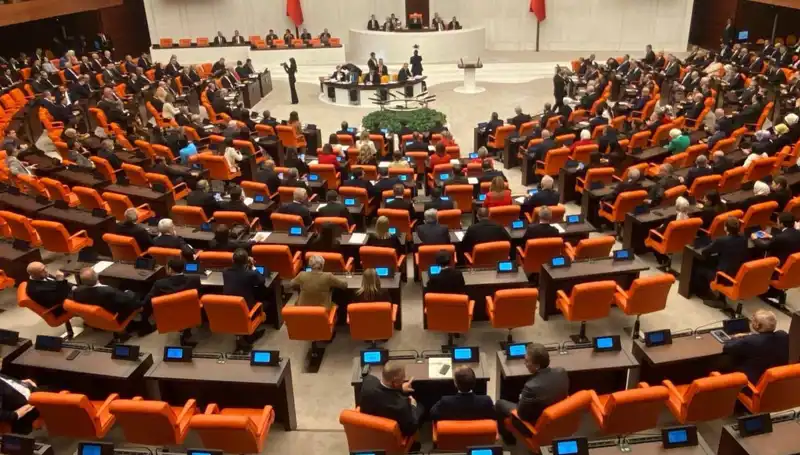 TBMM Komisyonları Çalışmalarına Devam Ediyor: Önemli Kararlar Geleneksel Yöntemlerle Yayınlandı