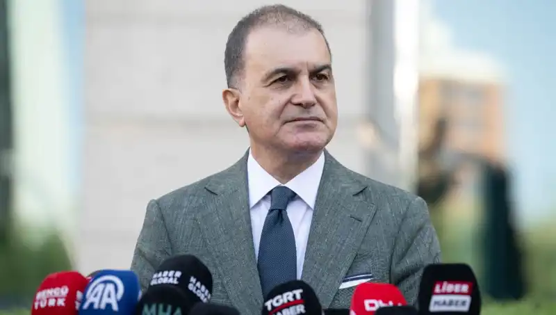 Ömer Çelik'ten Özel'e Sert Tepki: Demokratik Alanı Tehdit Eden Açıklamalar Yok Hükmündedir