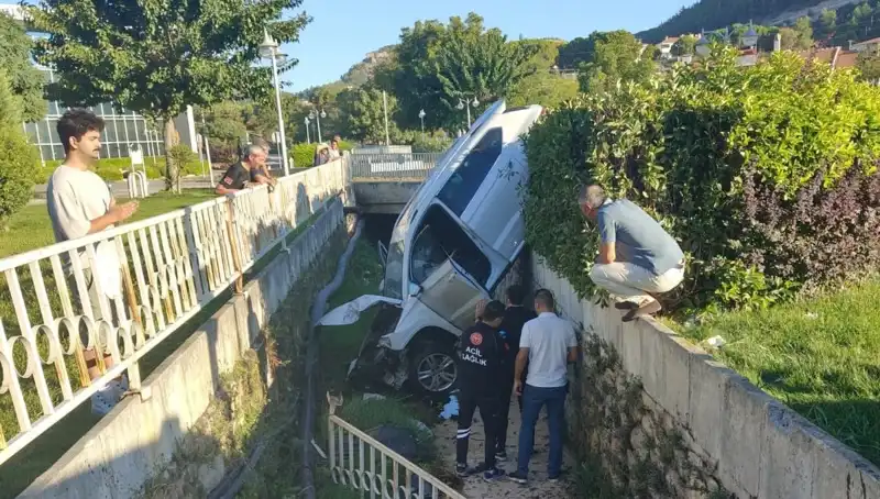 Muğla'da Direksiyon Kıran Sürücü Kaza Yaptı: Olayın Perde Arkası