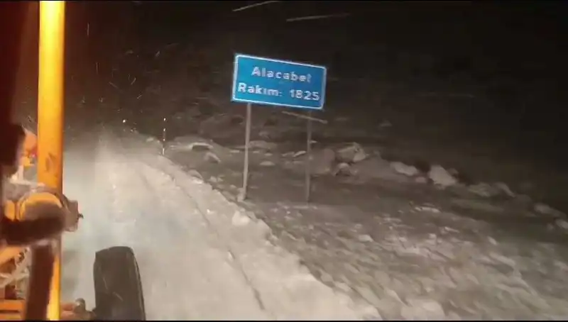 Antalya’da Mevsim Dışı Kar Yağışı Görücüye Çıktı!