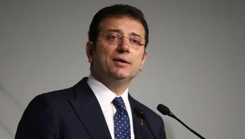 Ekrem İmamoğlu'nun Diploma Davasındaki İlk Duruşma: Siyasi Gelişmeler Ne Anlama Geliyor?