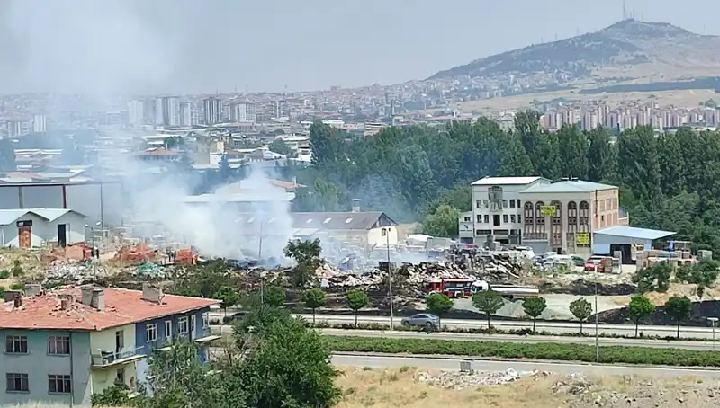 Otluk Alanda Alevler Yükseldi: Depo Kül Oldu!