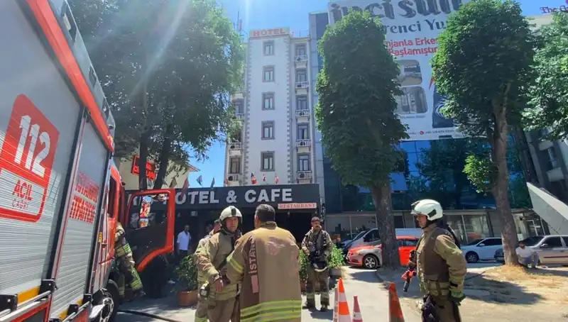 Fatih'teki Otel Yemekhanesinde Çıkan Yangın Bütün Şehri Korkuttu