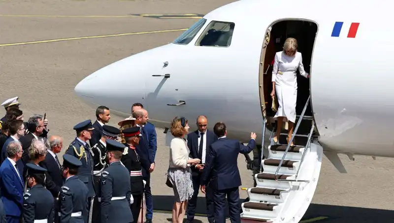 Eşi Brigitte Macron'un Elini Bırakmıştı: Gerçek Sebep Ne?